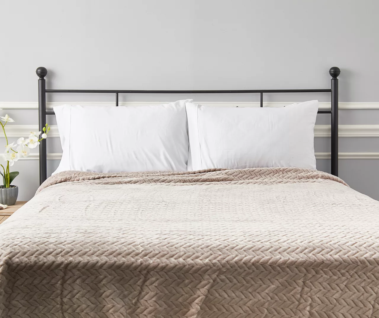 Tan Zigzag-Embossed Velvet Queen Blanket 7 Tan Zigzag-Embossed Velvet Queen Blanket - Image 5