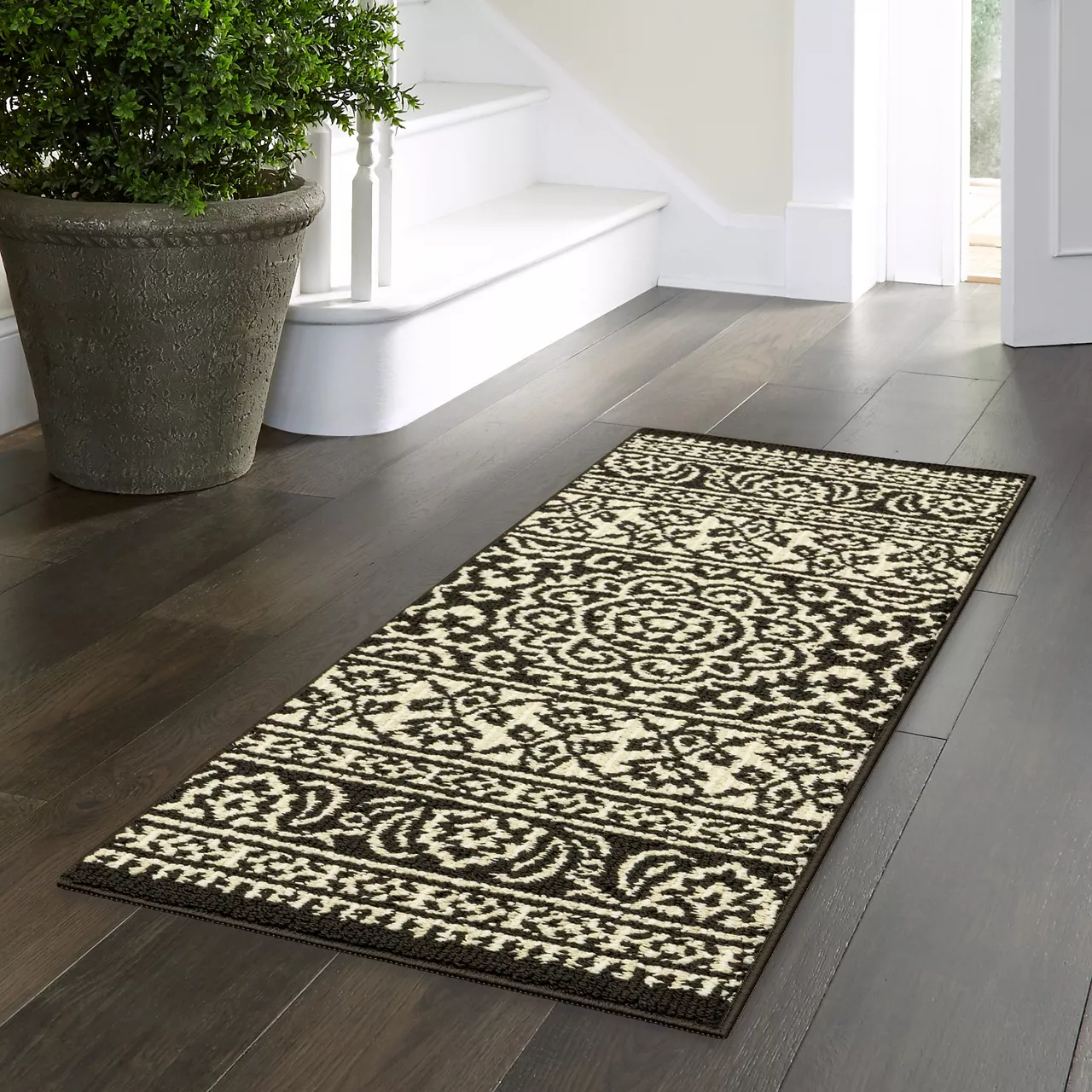Broyhill Black & White Ornate Fascination Accent Rug 19 Broyhill Black & White Ornate Fascination Accent Rug - Image 17